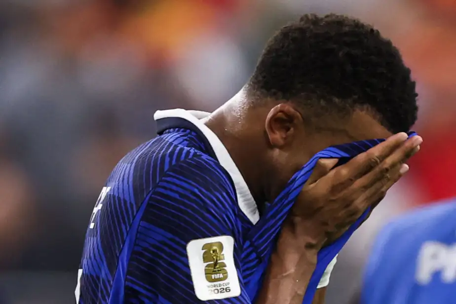 PHOTO FRANCK FIFE, AGENCE FRANCE-PRESSE Kylian Mbappé réagit, la tête entre les mains, après la défaite de son équipe
